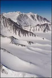 Quel est le point culminant du Canada, à 5 959 mètres ?