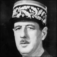 Charles de Gaulle - Étoile (lignes 1, 2 et 6) : 
En août 1962, le général de Gaulle a failli perdre la vie dans l'attentat du Petit-Clamart. Il en sortit sain et sauf grâce à l'habileté du chauffeur qui conduisait...