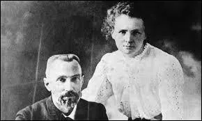 Pierre et Marie Curie (ligne 7) : 
Quelle était la nationalité de Marie Curie quand elle est née ?