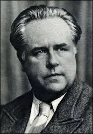 Villejuif - Paul Vaillant-Couturier (ligne 7) : 
Si on sait que Paul Vaillant-Couturier était communiste, on devine qu'il a collaboré dans le journal...