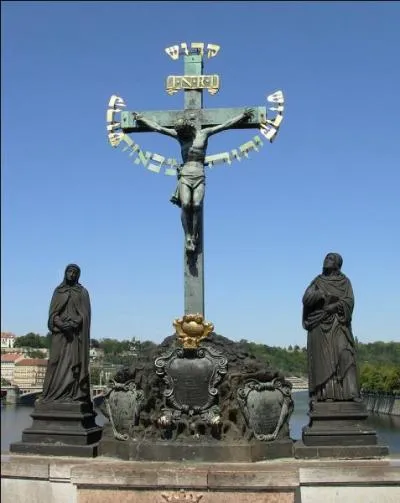 Que signifie l'acronyme INRI que l'on peut voir en haut de la croix, dans toutes les reproductions de la crucifixion de Jésus ?