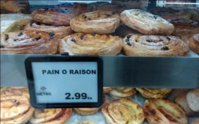 L'homme qui a fait cette petite affiche, ne devait pas être bien réveillé. Alors faute ou pas.