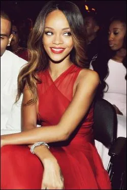 Quel mois de l'année la plupart des albums de Rihanna sont-ils sortis ?