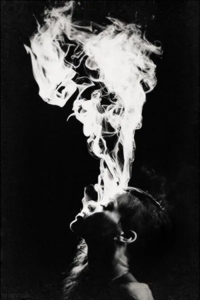 Quel est le nom du titre en featuring avec Eminem sur l'album Unapologetic ?