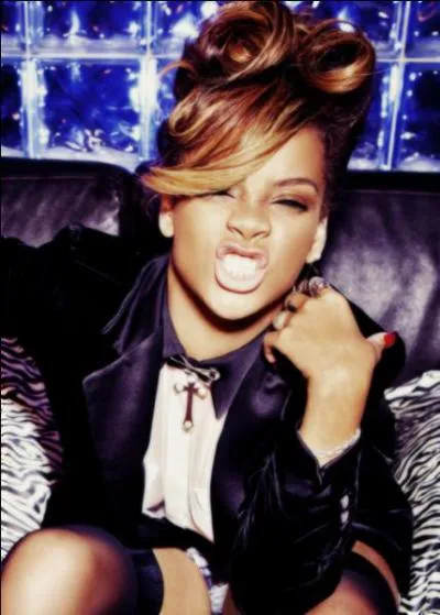 Combien de Grammy Awards Rihanna a-t-elle eu depuis le début de sa carrière jusqu'à fin 2015 ?