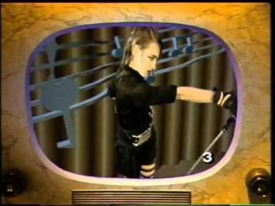 Les Rita Mitsouko. Cette image est tirée de l'un des clips de ce groupe de rock français. De quelle chanson s'agit-il ?