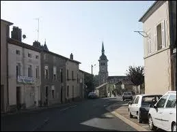 Je vous emm&egrave;ne faire une petite balade en Lorraine, dans le Toulois. Nous allons d&eacute;couvrir la commune de Thiaucourt-Regni&eacute;ville, situ&eacute;e dans le d&eacute;partement ...