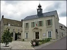 Nous sommes &agrave; Thoiry. Connue principalement pour son parc zoologique et son ch&acirc;teau, cette ville se situe en r&eacute;gion ...