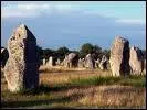 Sites et monuments dans le monde. Number 3. Le site de Carnac se trouve en Bretagne, mais dans quel département ?