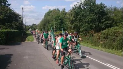 Le Tour Alternatiba, prélude à la conférence sur le climat de Paris, est passé cette semaine dans la Vienne. Par quelle célèbre veuve est-il marrainé ?