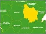 Jeanne la Boiteuse. Elle fut impliquée avec sa sur dans le formidable scandale de la tour de Nesle : une histoire d'adultère.