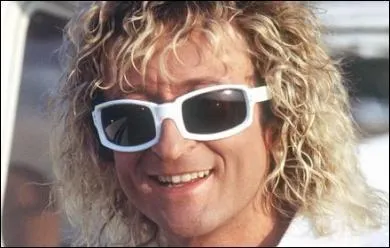 A qui Michel Polnareff dit-il Goodbye, dans une de ses chansons ?