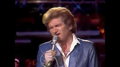 Complétez le début de la chanson " Couleur menthe à l'eau" de Eddy Mitchell. " Elle était maquillée comme...