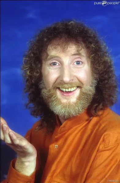 A qui appartenait le nez dessiné par le regretté Cabu et chantait par Corbier ?