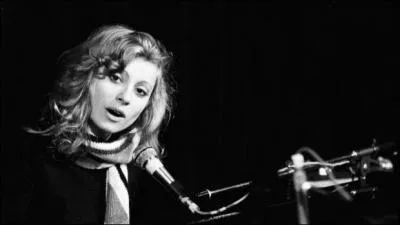 Quelle ville du Canada a était chanté par Véronique Sanson. " Je chante dans le port..