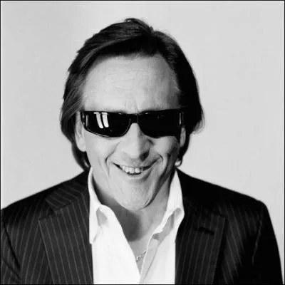 De quelle chanson de Gilbert Montagné viennent les paroles suivantes : " Vivre, entre les vagues et le ciel, tu ne seras jamais plus belle que cette chanson qui t'appelle".