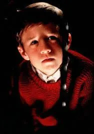 Quel acteur incarne Cole Sear, un garçon solitaire capable de voir les allées et venues des personnes décédées, dans le film "Sixième Sens" en 1999 ?