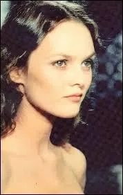 Comment se prénomme Vanessa Paradis dans le film "Un Amour de sorcière", sorti en 1997 ?