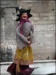 Cette sorcière est une figure typique du folklore italien. Son nom vient de la déformation d'Épiphanie en italien :