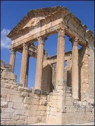 Dans quel pays est situé le site archéologique de Carthage ?
