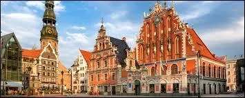 Dans quel pays est situé le centre historique de Riga ?