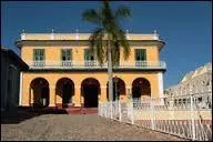 Dans quel pays est situé le site de la ville de Vigan ?