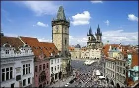Dans quel pays est situé le site du centre historique de Prague ?