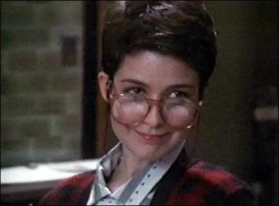 Quel est le prénom de la secrétaire de l'agence ?