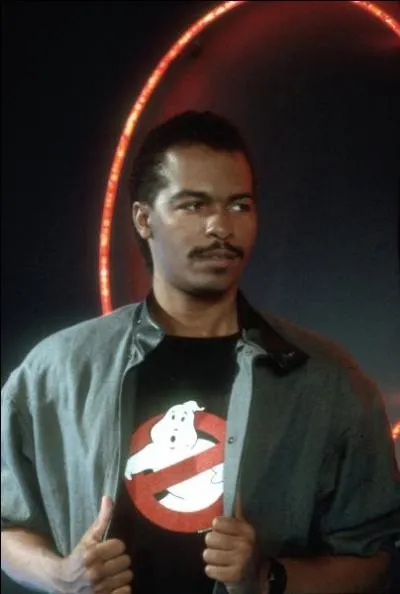 Et enfin qui a interprété la chanson du générique du film S.O.S fantômes ?