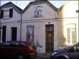 Dans quelle région de France se trouve la maison qui saigne ?