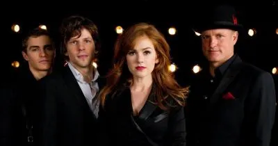 Un illusionniste et son ancienne assistante, un prestigiditateur pickpocket et un mentaliste hypnotiseur sont recrutés par un mystérieux anonyme, ils formeront " Les quatre cavaliers". A la fin de leur spectacle, ils distribuent l'argent qu'ils ont réussi à dérober lors de leur tour de passe-passe. Quel est ce film ?