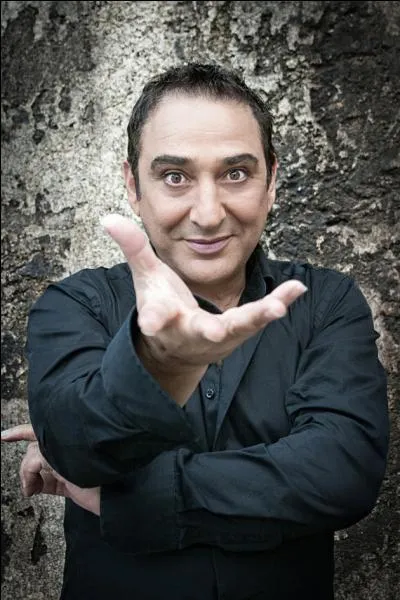 Dani Lary. Il a droit à son grand tour d'illusion, à chaque " le plus grand cabaret du monde" présenté par...