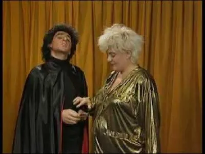 Elie Seimoun, dans ses petites annonces s'est aussi moqué du magicien de la question N°3, il se présentait en tant que David Schiffer, ....