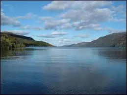 Dans quel pays peut-on admirer le lac du Loch Ness ?
