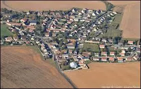 Voici Cintray vu du ciel. Village de l'arrondissement de Chartres, il se situe en région ...