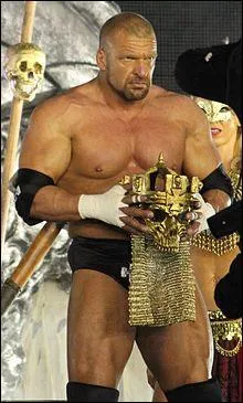 Que signifient les trois lettres de Triple H ?