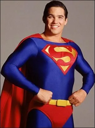 En doublant, Dean Cain, pour une srie tlvises, Emmanuel Curtil double Superman, par consquent, il double...
