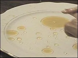 Autre pratique des plus curieuses, la ------. Lisez les taches et interprétez.