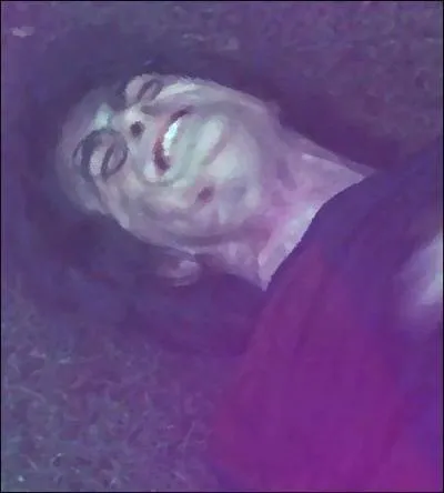 Voldemort applique un zèle cruel, sardonique, au respect du protocole. Il tient à ce que les deux adversaires se saluent. Comment invite-t-il Harry à la faire ?