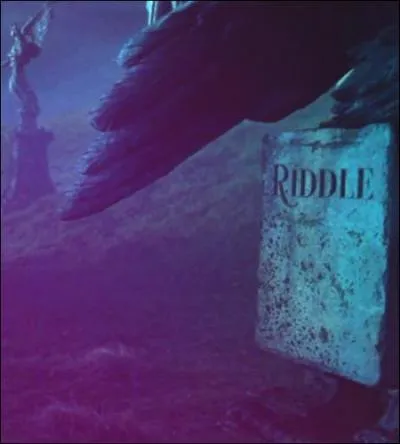 ______________ Chapitre 3 : Une palingénésie théâtralisée ______________

La règle des trois unités est-elle respectée ? Analyse.
a. Un seul fait : la renaissance de Voldemort
b. En un lieu : le cimetière de Little Hangleton
c. En un jour :