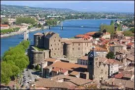Je vous emmène en plein cur de la Vallée du Rhône à la découverte de Tournon-sur-Rhône. Nous serons dans le département ...