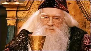 On sait que l'acteur incarnant Dumbledore lors des deux premiers films ne faisait plus partie du tournage à partir du troisième. Mais pourquoi ?