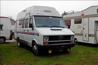 Clone de l'Iveco Daily (mis dans la première partie), cet utilitaire Alfa Romeo est un :