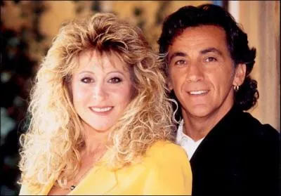 " Regarde le jour se l&egrave;ve dans la tendresse sur la ville. Tu me fais vivre, comme dans un r&ecirc;ve, tout ce que j'aime...