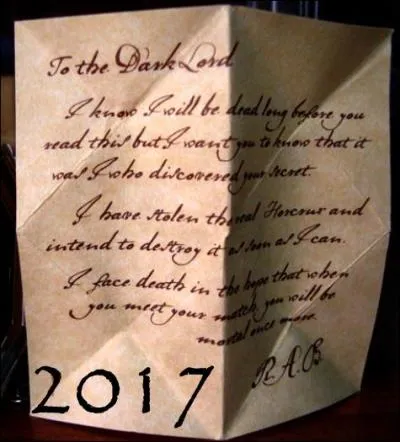 Rogue consulte les objets glanés au cours de ses recherches. Il tombe sur un message signé d'un certain RAB. Qui se cache derrière ces 3 initiales ?