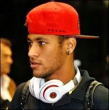 Quel est le poste de Neymar ?