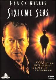 Film fantastique américain sorti en 1999, "Le Sixième Sens" raconte l'histoire d'un garçon de 8 ans hanté par un terrible secret, lequel ?