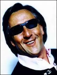 Quel est le prénom de ce chanteur ?