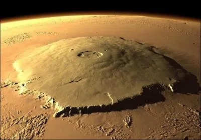 Quelles sont les dimensions de l'Olympus Mons (mont Olympe), le plus grand volcan de Mars et du Système solaire ?