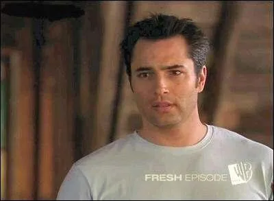 Marié à Phoebe, Coop est :